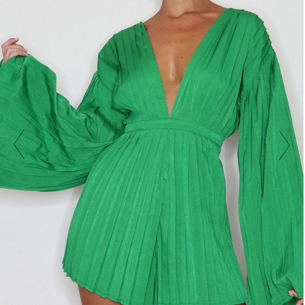 PRETTY LITTLE THING kelly green Pleated Romper playsuit NWT 6 club plunge